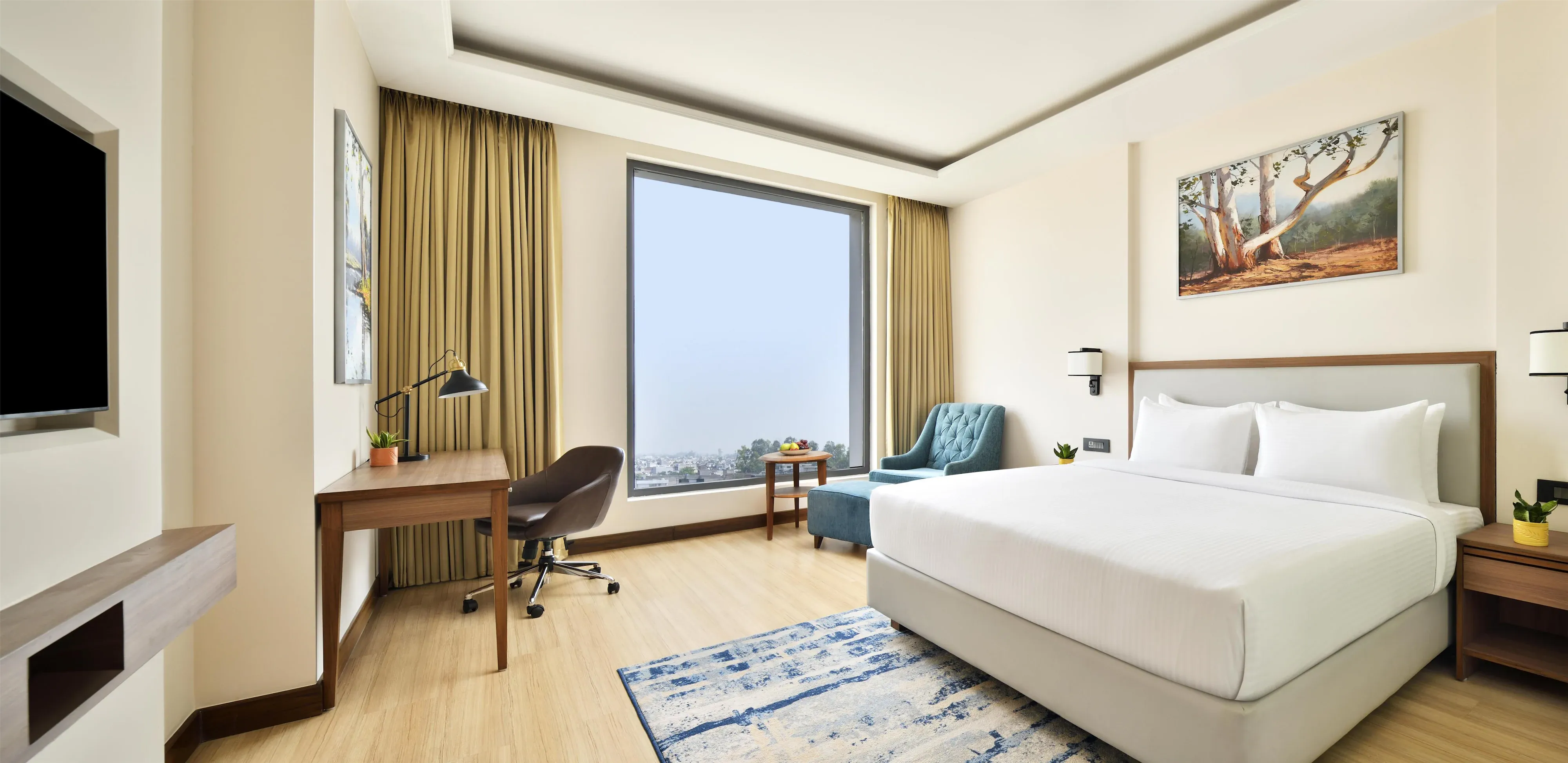 Evening arrival and hotel travel planning